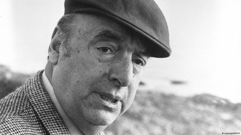 Al pie desde su niño | Pablo Neruda